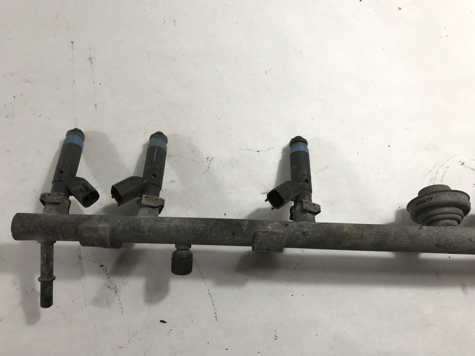 TJ XJ ZJ Fuel Rail with Injectors 4.0L 6 Cylinder 05014496AC 19992004