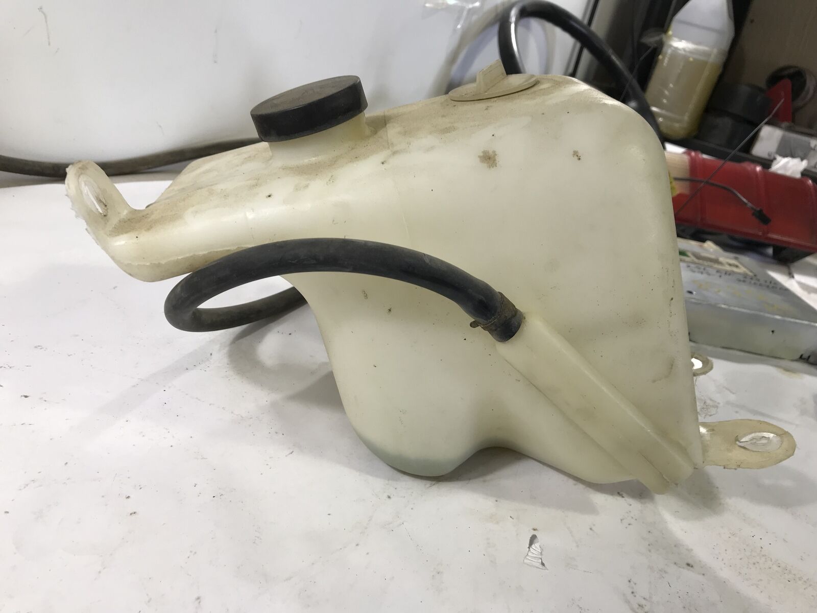 Engine Coolant Overflow Bottle Reservoir For 1984-1988 S10 Blazer & S15 Jimmy – DNA MOTORING White