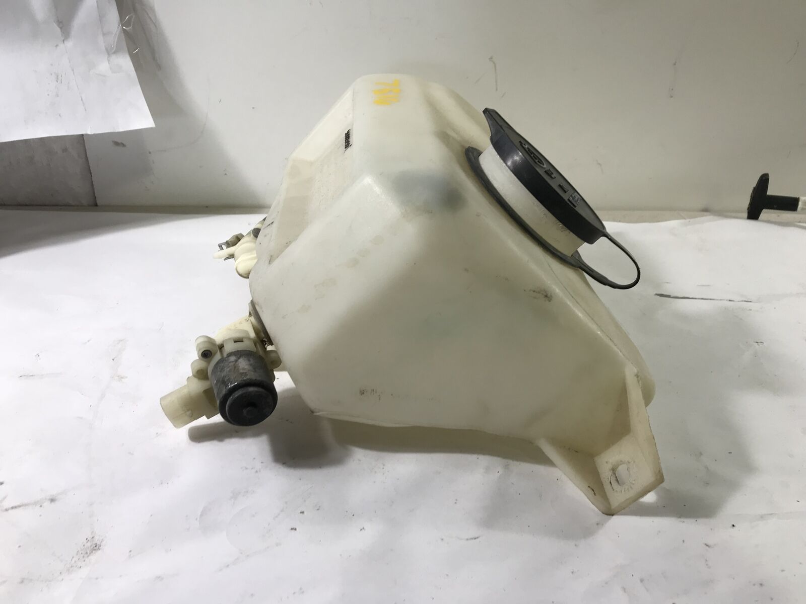Grand Cherokee Windshield Washer Bottle Reservoir Tank 56005192 1993