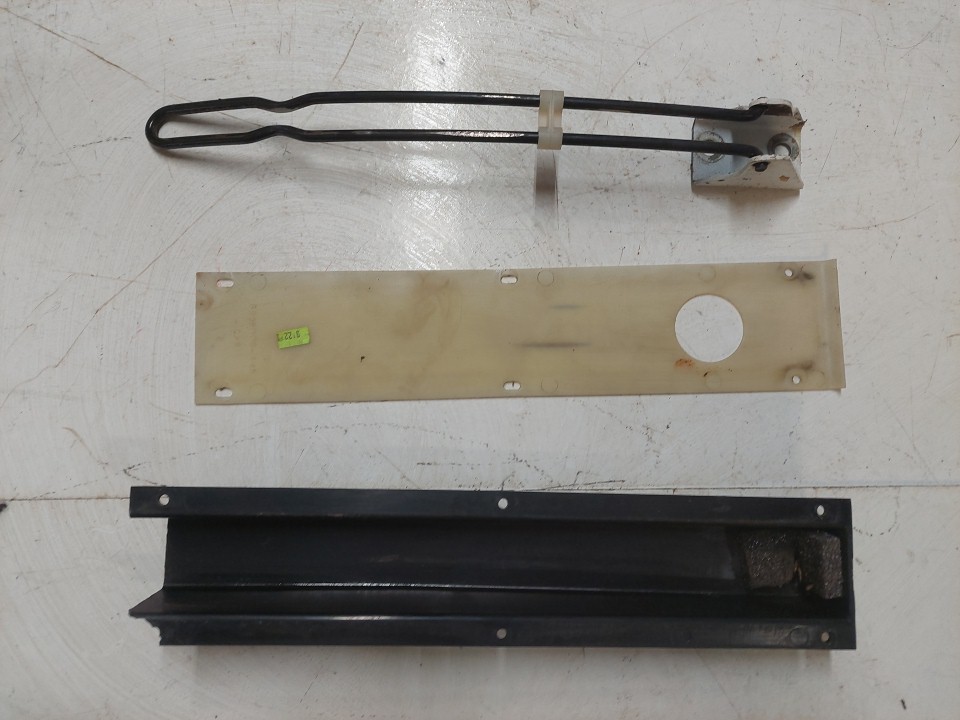 87-95 Jeep Wrangler YJ OEM Tailgate Cover Bezel and Latch P/N: 8955009-445, 55009445