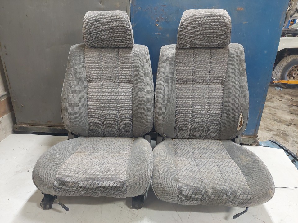 Toyota 4Runner OEM Front Seat Set Driver and Passenger Gray Cloth 90-95