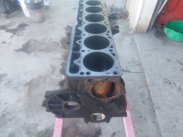 4.0L Engine Block 53008405 Builder - Parts Breakers - Rust Free used ...